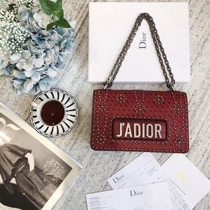 Meet your Posher, Ajqb1161